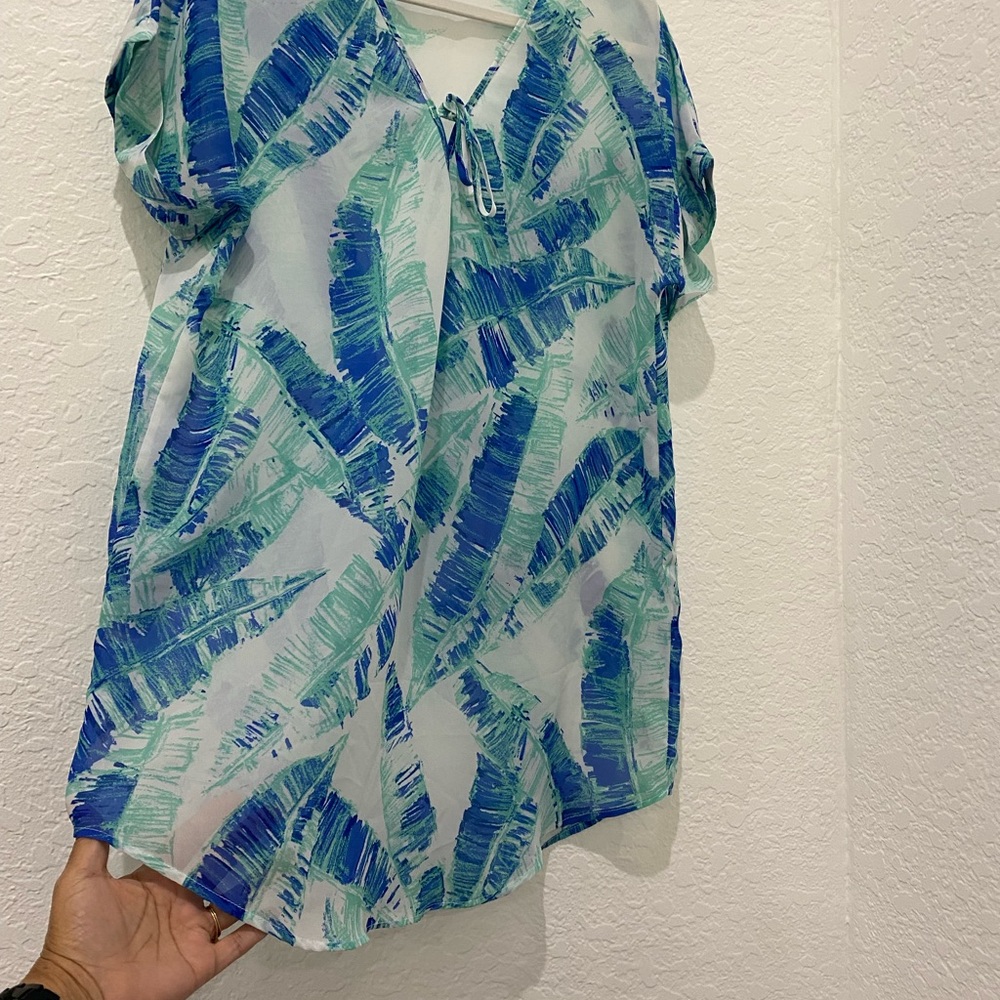 🇺🇸SALE🎈 ⬇️ PRICE ⬇️ Francesca’s White Short Sleeve Palm Leaves Cover Up - M/L - Picture 2 of 4
